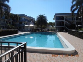 766 Central Ave in Naples, FL - Building Photo