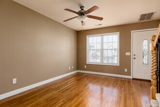 202 Clover Ct in Aberdeen, NC - Foto de edificio - Building Photo