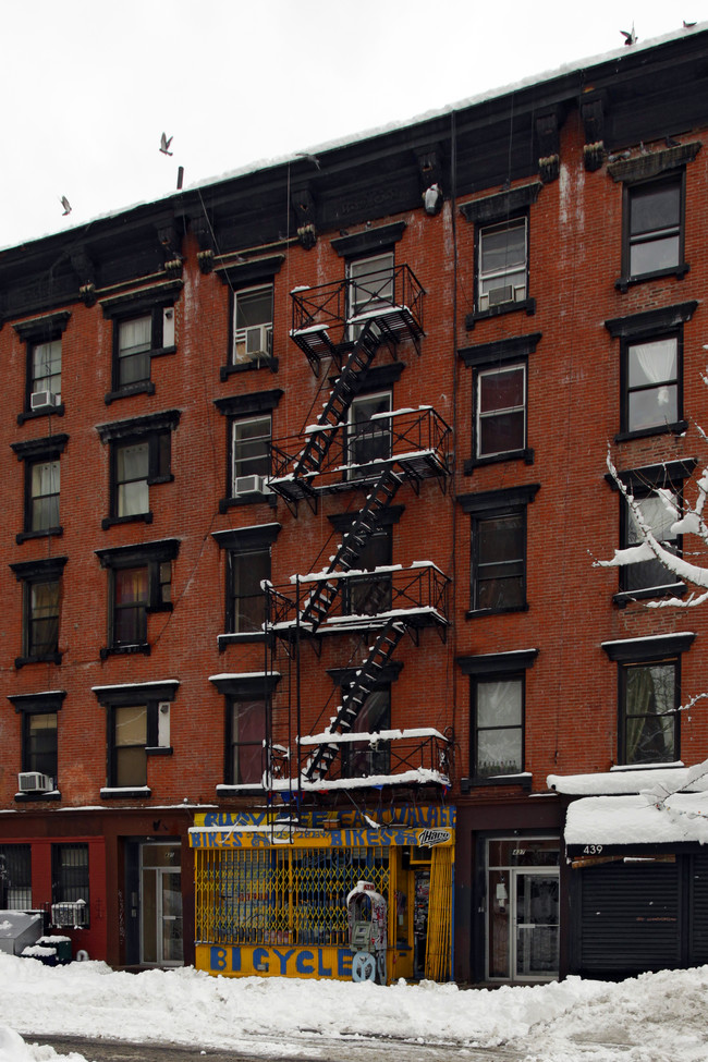 437 E 6th St in New York, NY - Foto de edificio - Building Photo