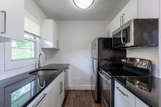 Thamesview Apartments in Norwich, CT - Building Photo - Interior Photo