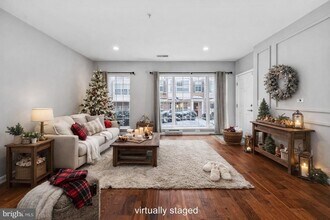 6153 Aster Haven Cir in Haymarket, VA - Building Photo - Building Photo