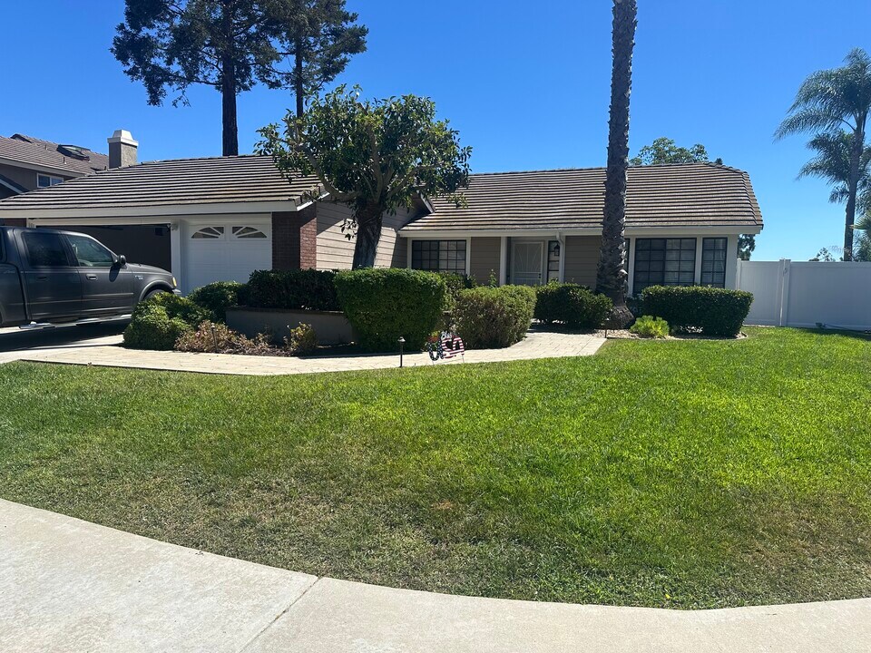 11715 Timberlake Dr in San Diego, CA - Foto de edificio