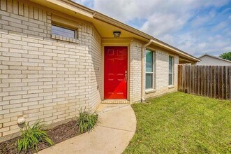 1116 Boxwood Dr in Crowley, TX - Foto de edificio - Building Photo