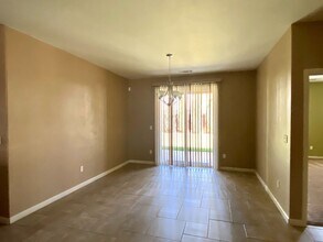 6182 E Fountain Way in Fresno, CA - Building Photo - Building Photo