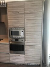 2221 Yonge St in Toronto, ON - Building Photo - Building Photo