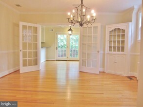 5603 Chevy Chase Pkwy NW in Washington, DC - Building Photo - Building Photo
