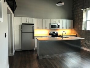 108 Adams St, Unit 227 in Leominster, MA - Foto de edificio - Building Photo