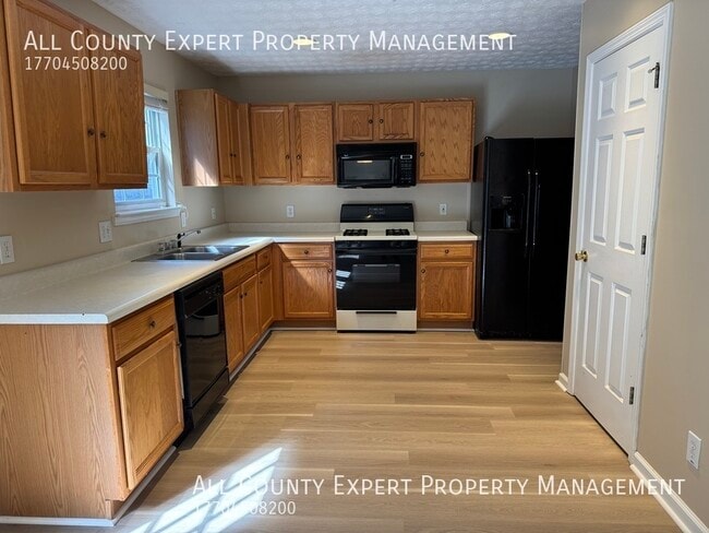 520 Lazy River Ln in Woodstock, GA - Building Photo - Building Photo
