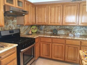 8694 Villa La Jolla Dr in San Diego, CA - Building Photo - Building Photo