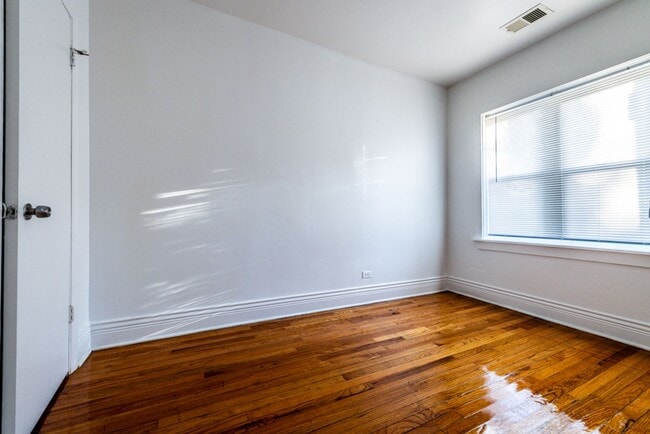 6200 S Rockwell St Chicago, IL 60629 in Chicago, IL - Building Photo - Building Photo