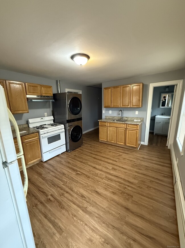 12-14-14 Jetland Pl in Bridgeport, CT - Building Photo - Building Photo