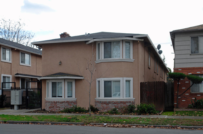 2418 V St in Sacramento, CA - Building Photo - Building Photo