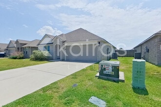 104 ORTHELLO COURT in Lafayette, LA - Building Photo - Building Photo
