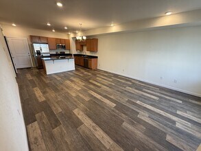 885 E 98th Ave in Thornton, CO - Foto de edificio - Building Photo