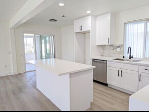 16752 Bardon Ln, Unit A in Huntington Beach, CA - Building Photo - Building Photo