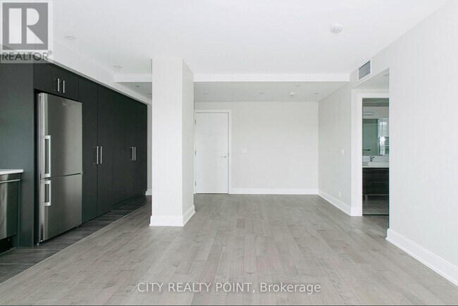 11-511 Walmer Rd in Toronto, ON - Building Photo - Building Photo