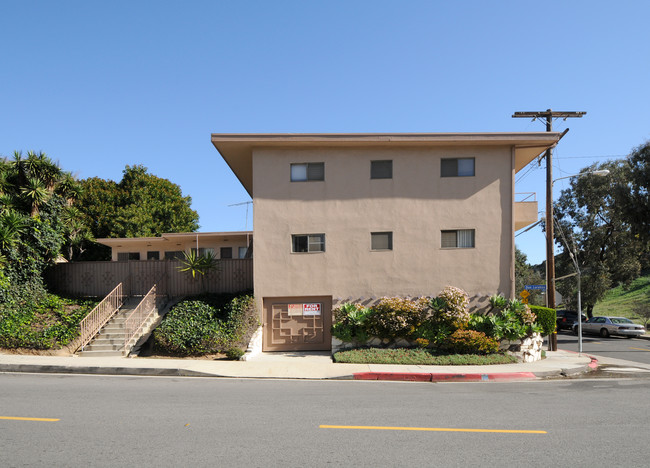 4587 Don Tomaso Dr in Los Angeles, CA - Foto de edificio - Building Photo