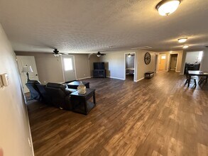 11324 Rineyville Rd in Vine Grove, KY - Building Photo - Building Photo