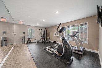 Knottingham Apartments in Clinton Township, MI - Foto de edificio - Building Photo