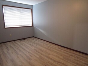 901 N Fruitdale Rd in Sedro Woolley, WA - Building Photo - Building Photo