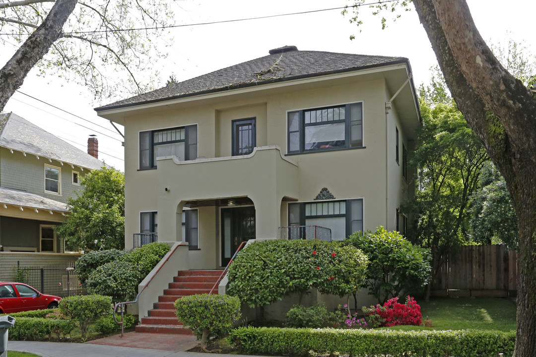 717 21st St in Sacramento, CA - Foto de edificio