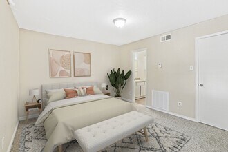 Nubia Square Apartments in Houston, TX - Building Photo - Building Photo