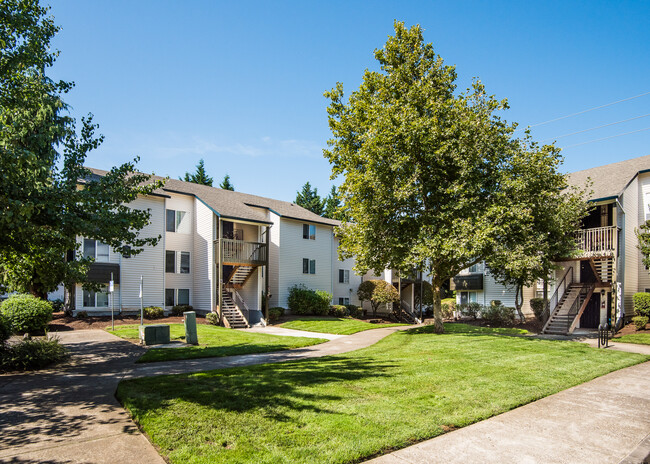 Darrin's Place Apartments in Portland, OR - Building Photo - Building Photo