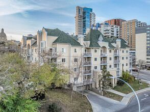 Parliament Plaza in Edmonton, AB - Building Photo - Building Photo