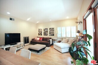 916 15TH St-Unit -2 Front in Santa Monica, CA - Foto de edificio - Building Photo