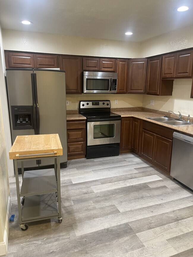 property at 3948 Crayrich Cir