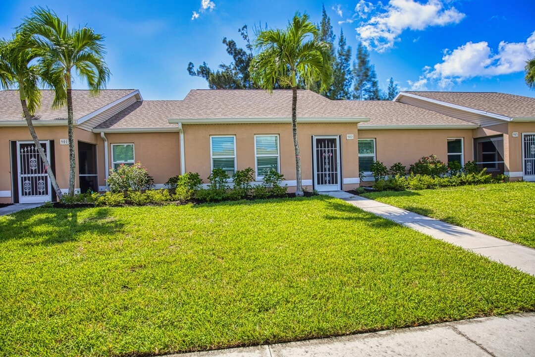 16840 Sanibel Sunset Ct in Ft. Myers, FL - Foto de edificio