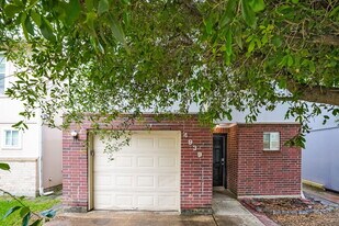 4939 N Cancun Dr in Houston, TX - Building Photo
