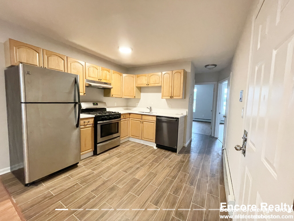 96 Hammond St, Unit 4 in Boston, MA - Building Photo