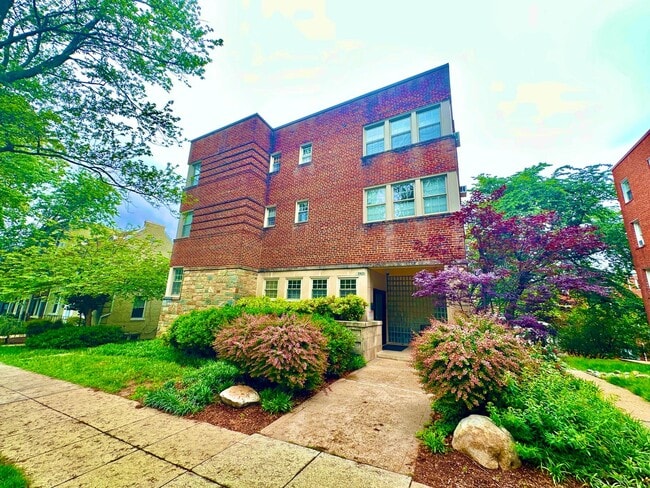 property at 3925 Davis Pl NW