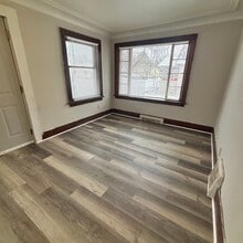 910 Dakin St in Lansing, MI - Building Photo - Building Photo