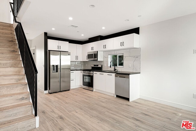 5464 Geer Ave in Los Angeles, CA - Building Photo - Building Photo