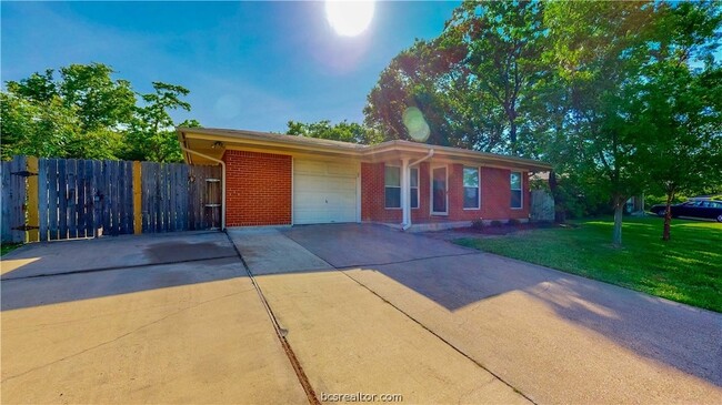 property at 2104 Elmwood Dr