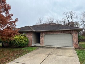 846 Lorenza Dr in Nixa, MO - Building Photo