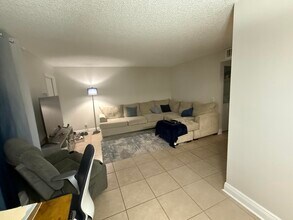 915 Meadows Cir in Boynton Beach, FL - Foto de edificio - Building Photo