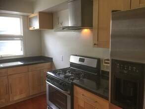 933 E 1st St, Unit 8 in Long Beach, CA - Foto de edificio - Building Photo