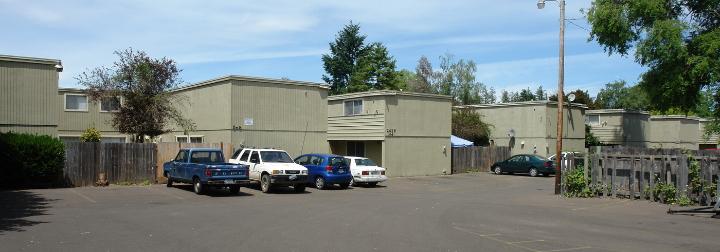 Avery Green Townhouses in Corvallis, OR - Building Photo