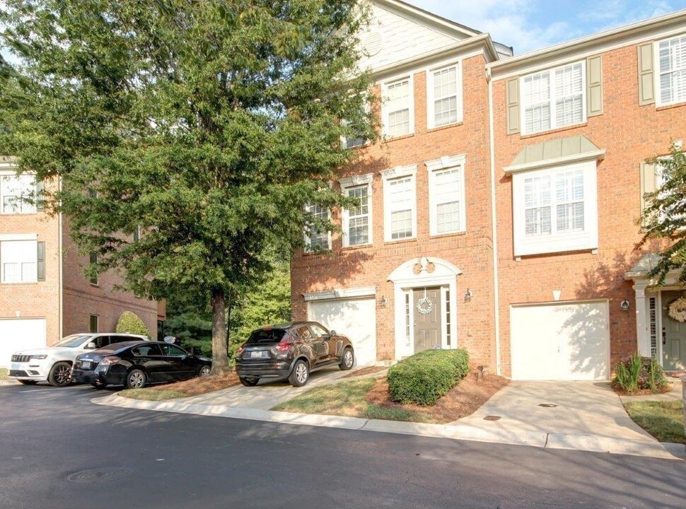 4035 Edgecomb Dr in Roswell, GA - Building Photo