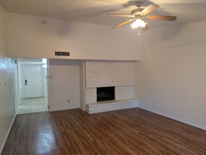 144 Crestwood Blvd in Desoto, TX - Foto de edificio - Building Photo