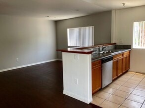 Osborne in Pacoima, CA - Building Photo - Building Photo