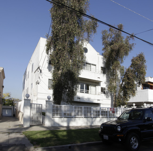 975 Manzanita St in Los Angeles, CA - Foto de edificio - Building Photo