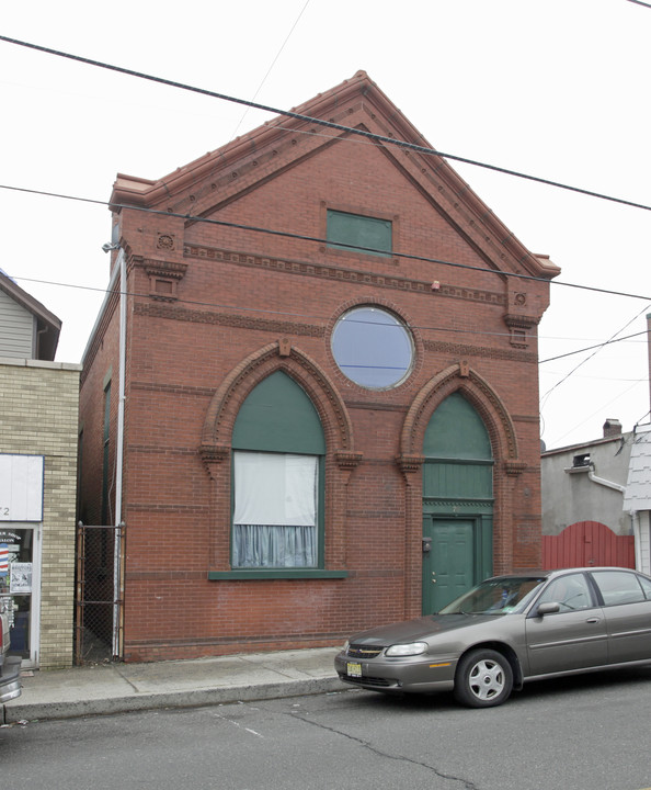 70 Broad St in Keyport, NJ - Building Photo