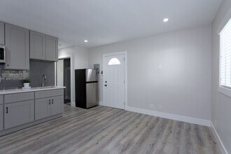 783 E Grand Ave in Pomona, CA - Foto de edificio - Building Photo