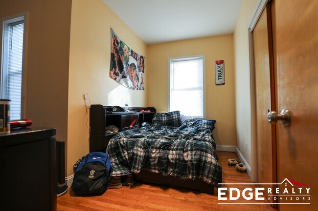24 Ashford St, Unit 4 in Boston, MA - Foto de edificio - Building Photo