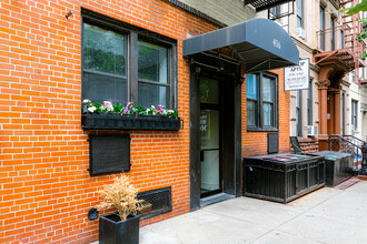 416 E 83rd St in New York, NY - Building Photo - Building Photo