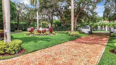 6710 SW 92nd St in Miami, FL - Building Photo - Building Photo